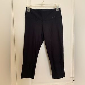 Women’s Nike Black Crop Leggings